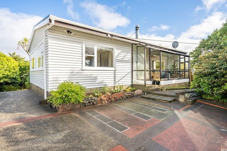 Photo of property in 54 Poto Road, Normandale, Lower Hutt, 5010