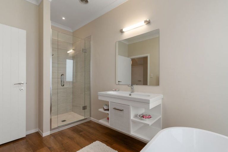 Photo of property in 2 Dixon Street, Carterton, 5713