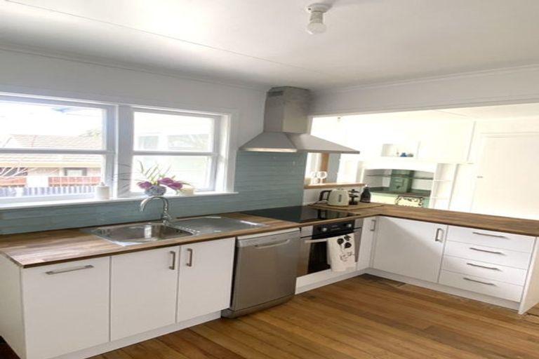 Photo of property in 33 Shakespeare Road, Bluff Hill, Napier, 4110