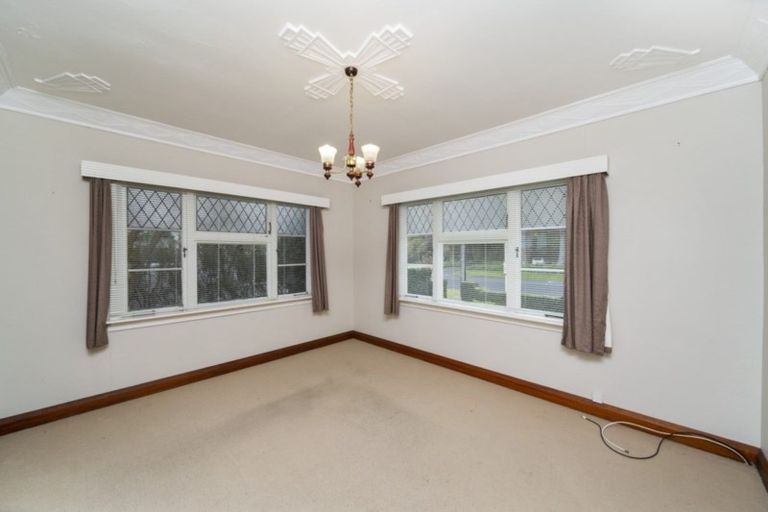 Photo of property in 32 Victoria Road, New Plymouth, 4310