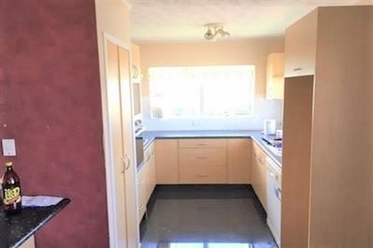 Photo of property in 5 Talavera Place, Te Atatu South, Auckland, 0602