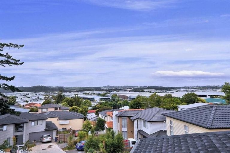 Photo of property in 30a Schnapper Rock Road, Schnapper Rock, Auckland, 0632