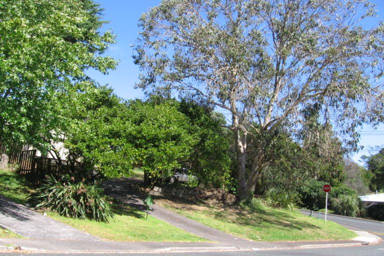 Photo of property in 1 Vandeleur Avenue, Birkdale, Auckland, 0626