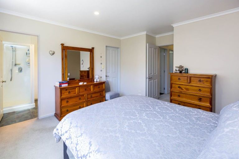 Photo of property in 8 Carlow Grove, Birchville, Upper Hutt, 5018