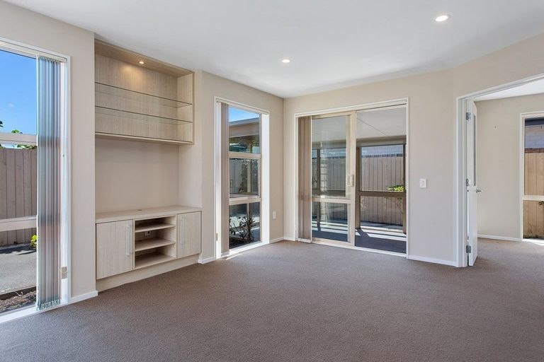 Photo of property in 3/44 Sawyers Arms Road, Northcote, Christchurch, 8052