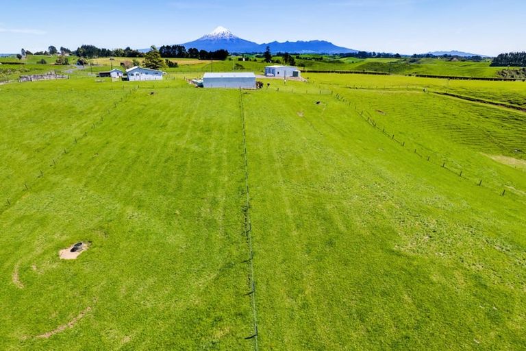 Photo of property in 1 Clarke Road, Huirangi, New Plymouth, 4373