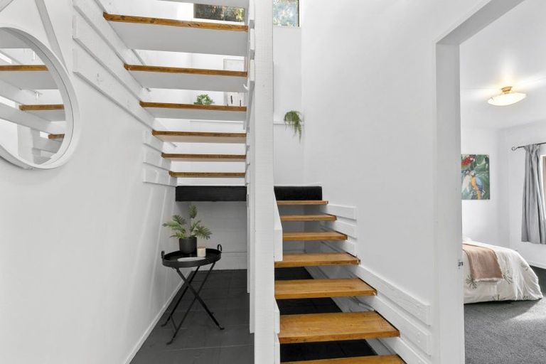 Photo of property in 9 Ridd Crescent, Karori, Wellington, 6012