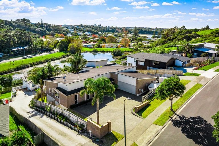 Photo of property in 15 Hawaiian Parade, Arkles Bay, Whangaparaoa, 0932