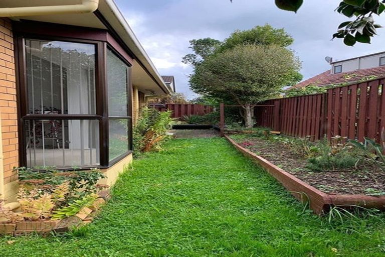 Photo of property in 2/116 Bucklands Beach Road, Bucklands Beach, Auckland, 2012