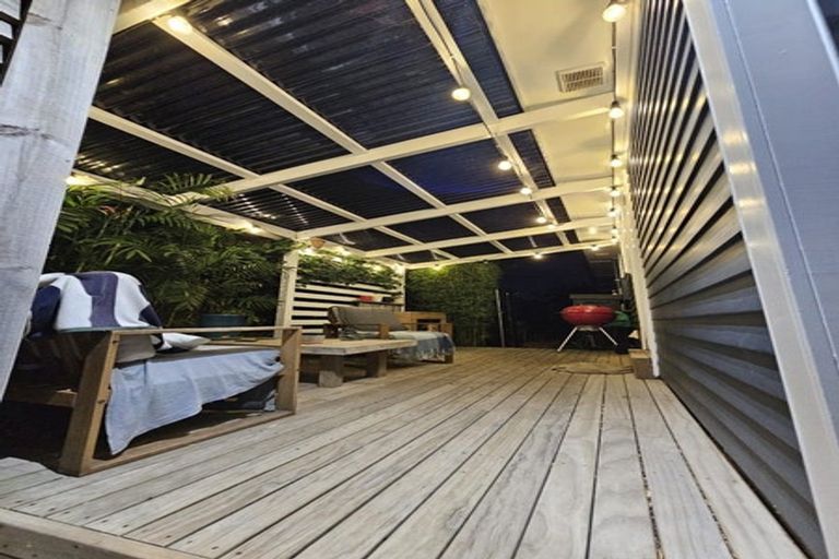 Photo of property in 5 Bayside Avenue, Te Atatu Peninsula, Auckland, 0610