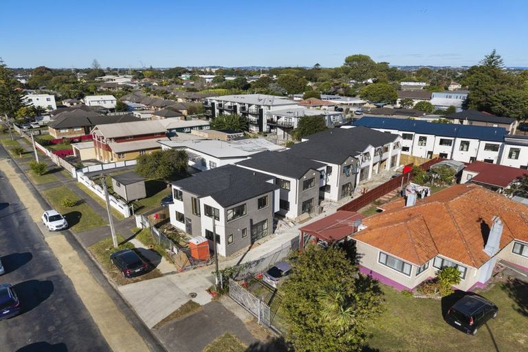 Photo of property in 35c Royton Avenue, Mangere East, Auckland, 2024