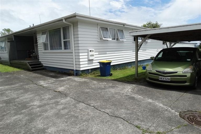 Photo of property in 2/17 Denver Avenue, Sunnyvale, Auckland, 0612