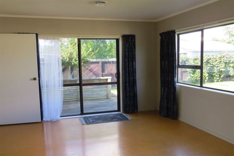 Photo of property in 6 Highbury Drive, Levin, 5510