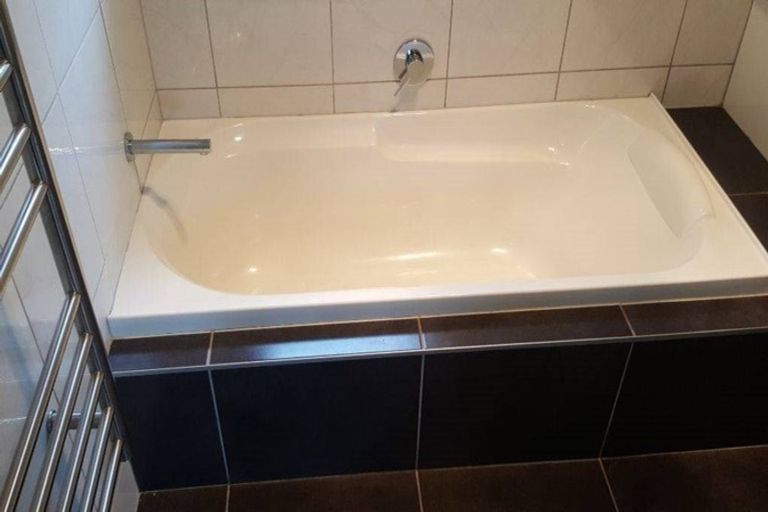 Photo of property in 70 Weldene Avenue, Glenfield, Auckland, 0629