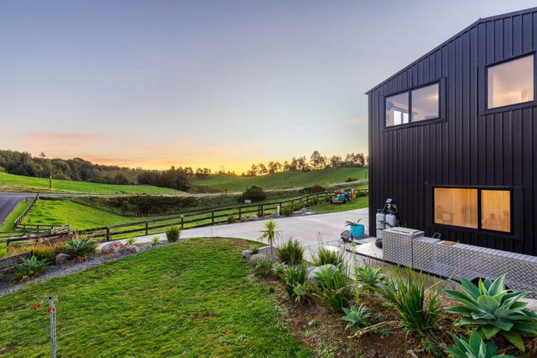 Photo of property in 527 Frankley Road, Hurworth, New Plymouth, 4371