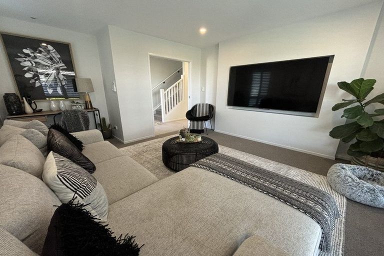 Photo of property in 16 Mutetai Road, Clarks Beach, 2122