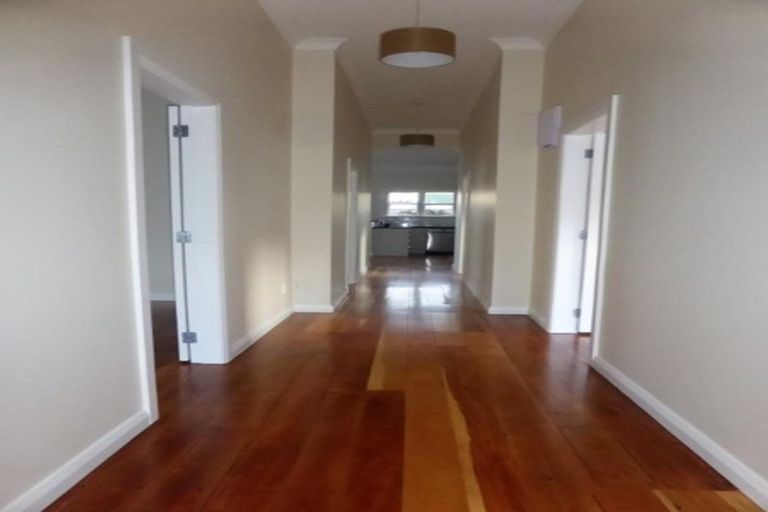 Photo of property in 9 Medway Street, Island Bay, Wellington, 6023