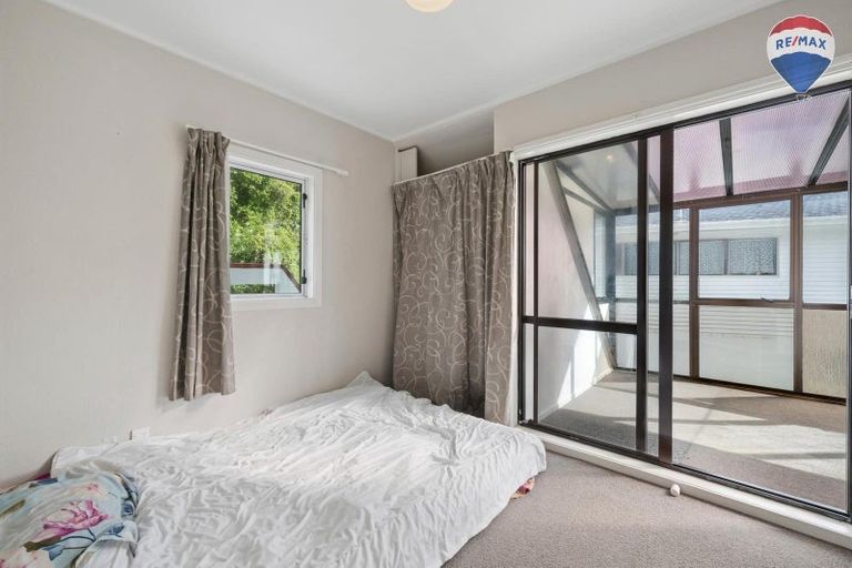 Photo of property in 39 Thurleigh Grove, Karori, Wellington, 6012
