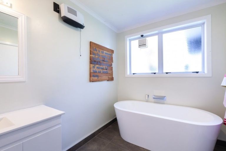 Photo of property in 102b Frankley Road, Frankleigh Park, New Plymouth, 4310