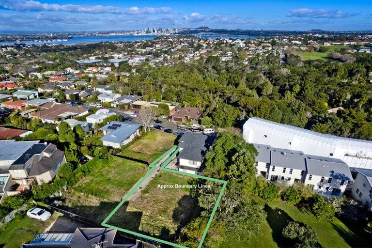 Photo of property in 11c Kaihu Street, Northcote, Auckland, 0627