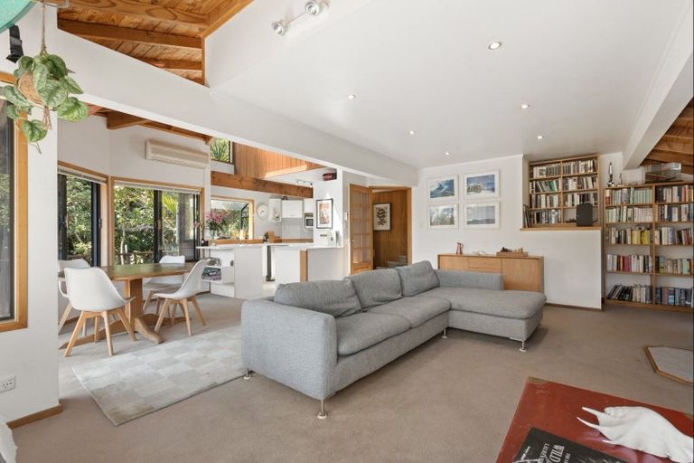 Photo of property in 79 Garden Road, Piha, New Lynn, 0772