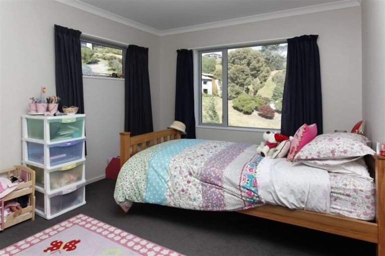 Photo of property in 17 Mandalay Lane, Redcliffs, Christchurch, 8081