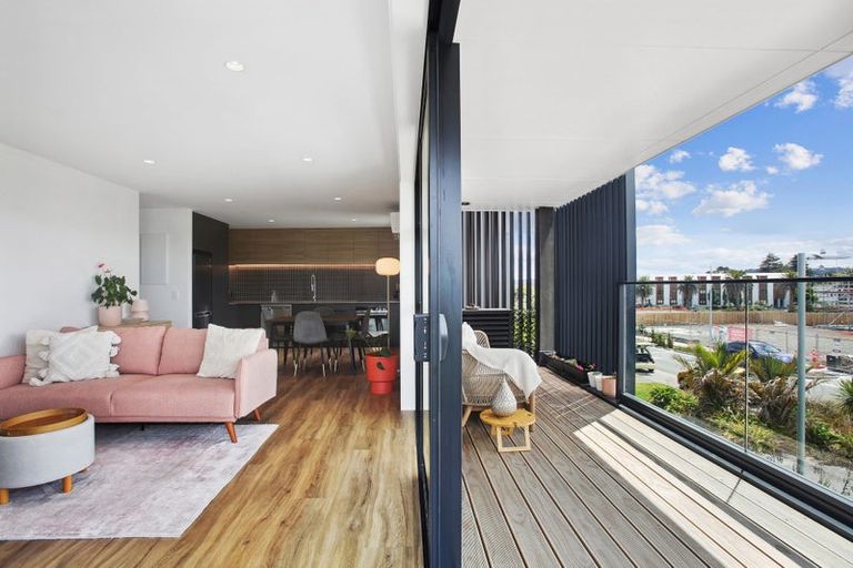 Photo of property in 3/2 Sioux Road, Hobsonville, Auckland, 0616