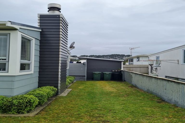 Photo of property in 90 Seventh Avenue, Urenui, 4377