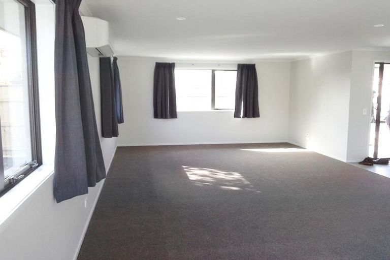Photo of property in 124a Seaview Road, Westown, New Plymouth, 4310