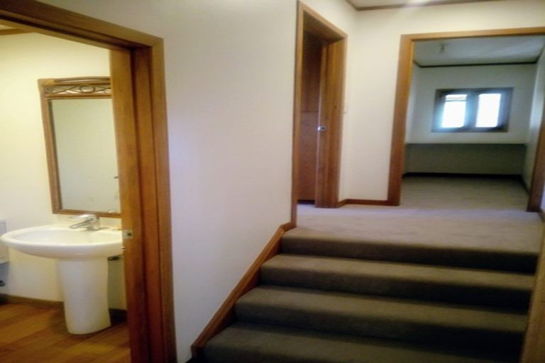 Photo of property in 3 Armour Road, Parau, Auckland, 0604