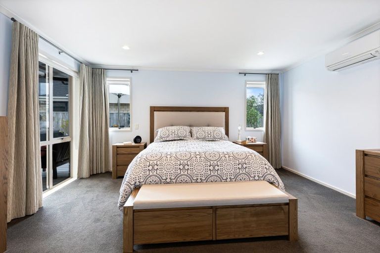 Photo of property in 12 Robert Might Road, Kumeu, 0810