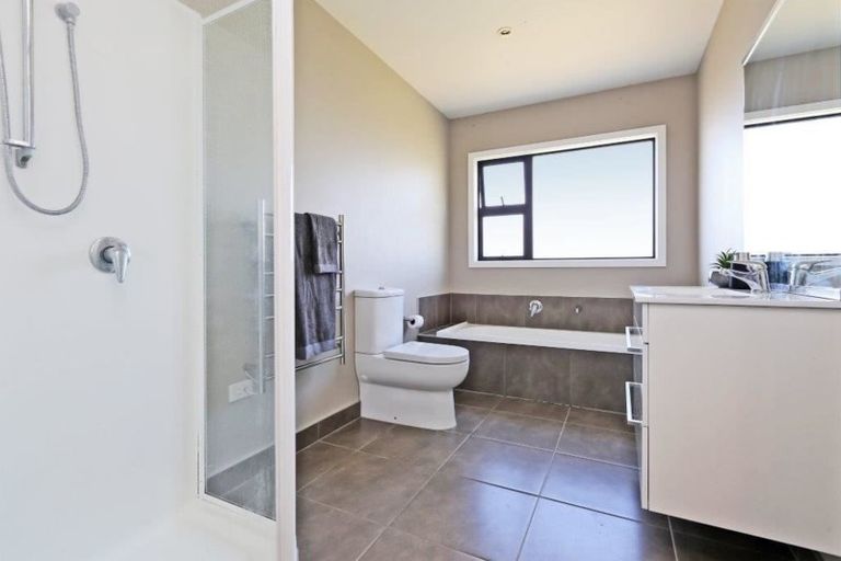 Photo of property in 1 Waitaha Place, Clive, 4102