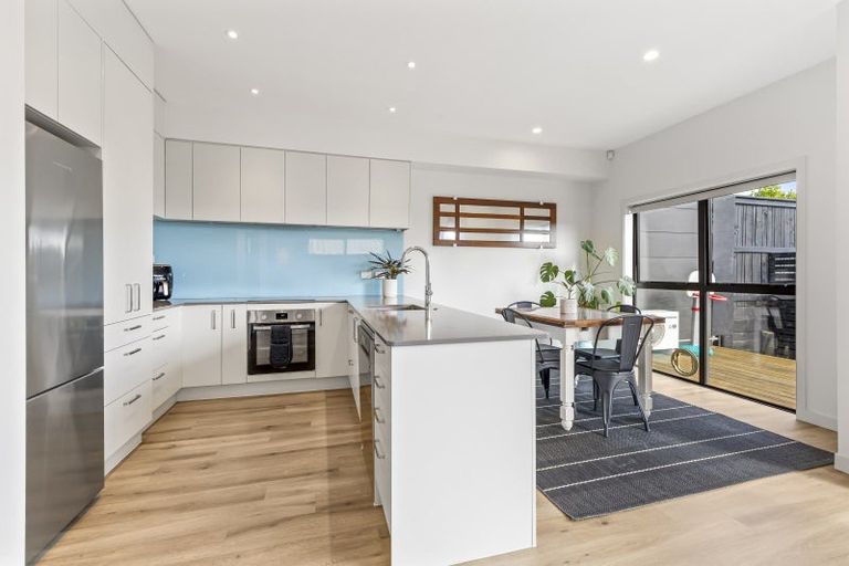 Photo of property in 7/46 Jane Maree Road, Kumeu, 0810