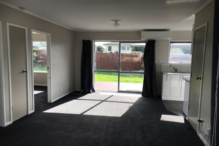 Photo of property in 2/29 Joshua Place, Weymouth, Auckland, 2103
