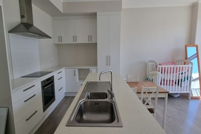 Photo of property in 17 Barbados Drive, Unsworth Heights, Auckland, 0632