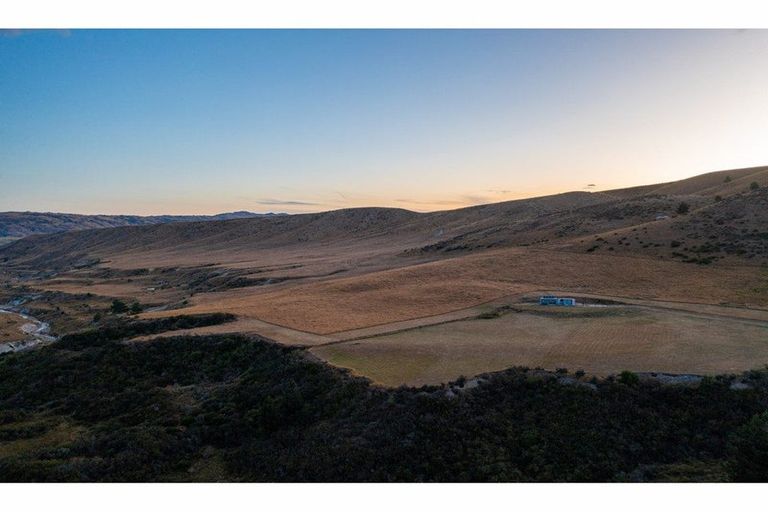 Photo of property in 1976 Saint Bathans Loop Road, Saint Bathans, 9386