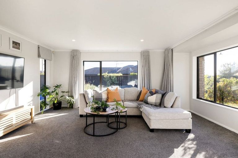 Photo of property in 28 Madison Street, Cambridge, 3434