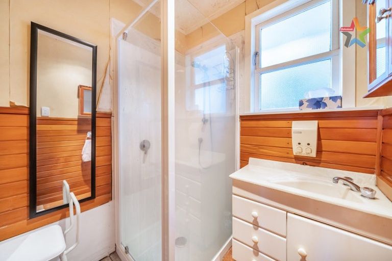 Photo of property in 21 Thomson Grove, Stokes Valley, Lower Hutt, 5019