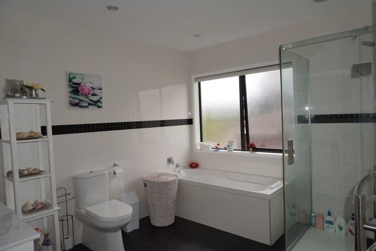 Photo of property in 20 Eastwood Rise, Browns Bay, Auckland, 0630