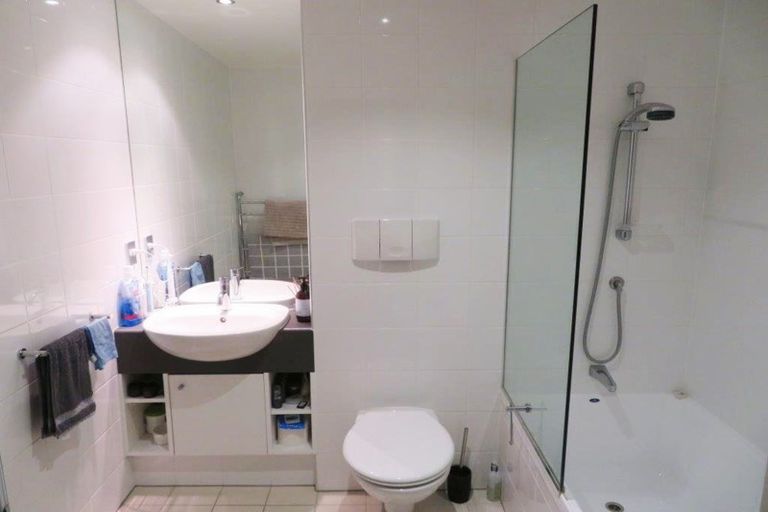 Photo of property in Sanctum Apartment, 10 Ebor Street, Te Aro, Wellington, 6011
