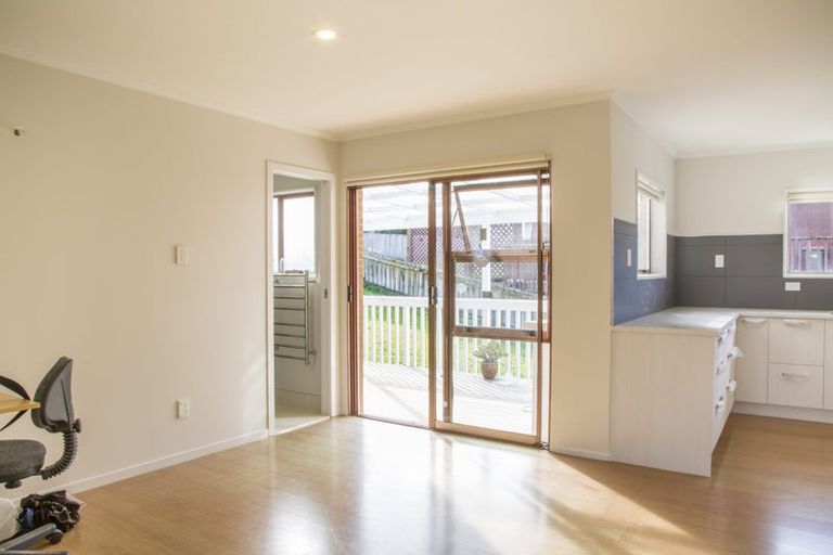 Photo of property in 93 Chelsea View Drive, Chatswood, Auckland, 0626