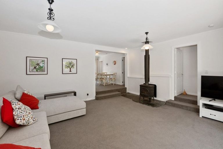 Photo of property in 127 Woodlands Park Road, Titirangi, Auckland, 0604