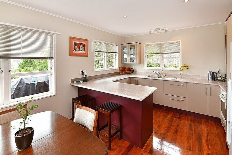 Photo of property in 12 Nelson Street, Helensville, 0800