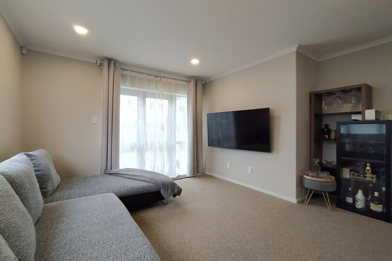 Photo of property in 8 Tribute Loop, Takanini, 2112