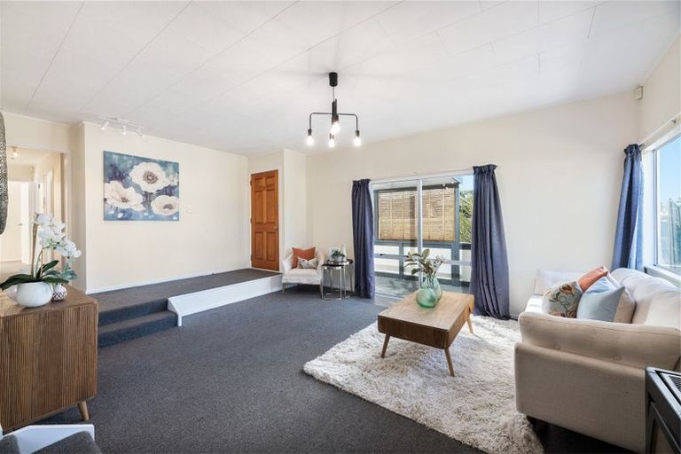 Photo of property in 43 Aldern Road, Massey, Auckland, 0614