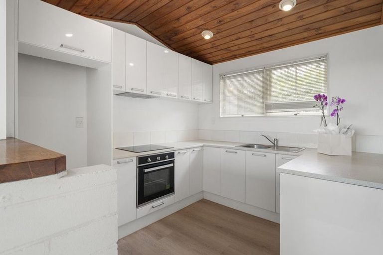 Photo of property in 2/235 Sunset Road, Sunnynook, Auckland, 0632