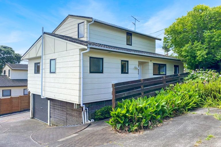 Photo of property in 2/41 Rangatira Road, Beach Haven, Auckland, 0626