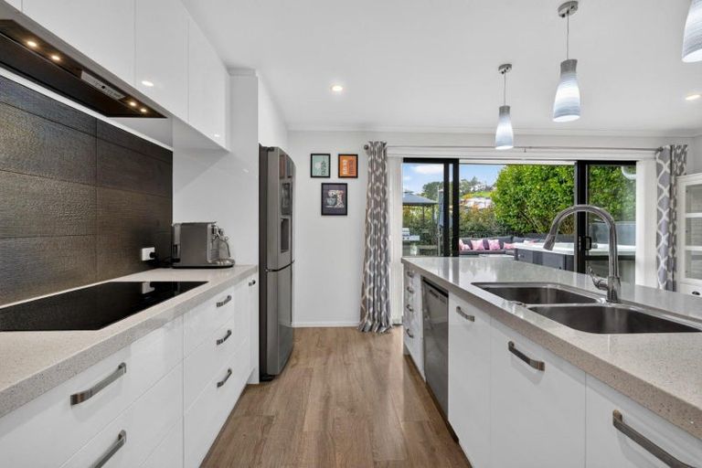 Photo of property in 40 Boocock Crescent, Orewa, 0931