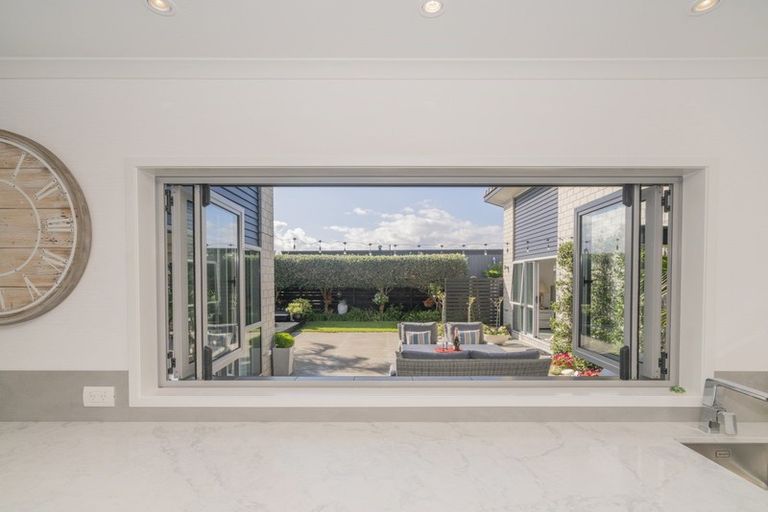 Photo of property in 10 Waitotara Way, Whitianga, 3510