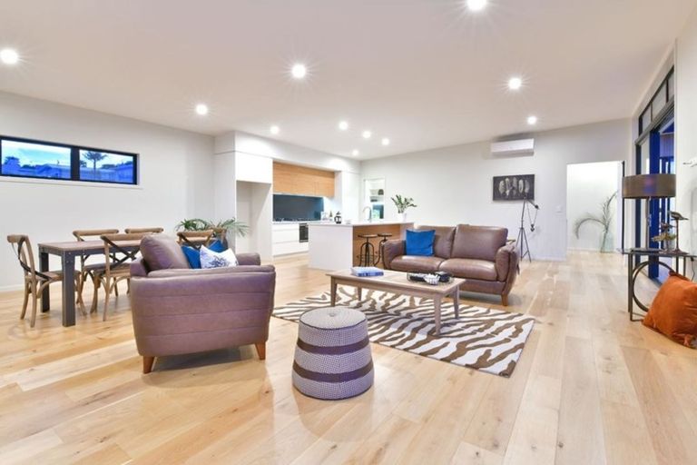 Photo of property in 1043 Whangaparaoa Road, Tindalls Beach, Whangaparaoa, 0930